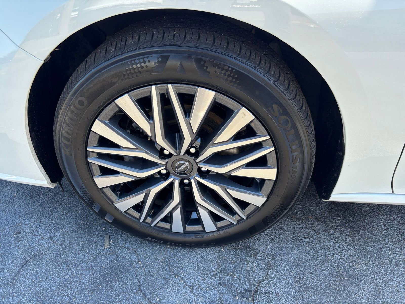 Used 2025 Nissan Altima 2.5 SV FWD image 30