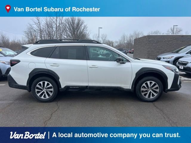 Used 2023 Subaru Outback Premium image 7