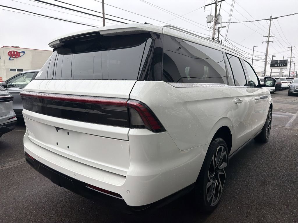 New 2026 Lincoln Navigator L Reserve image 3