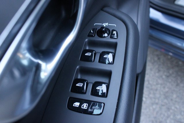 Used 2025 Volvo XC90 B5 Core image 11