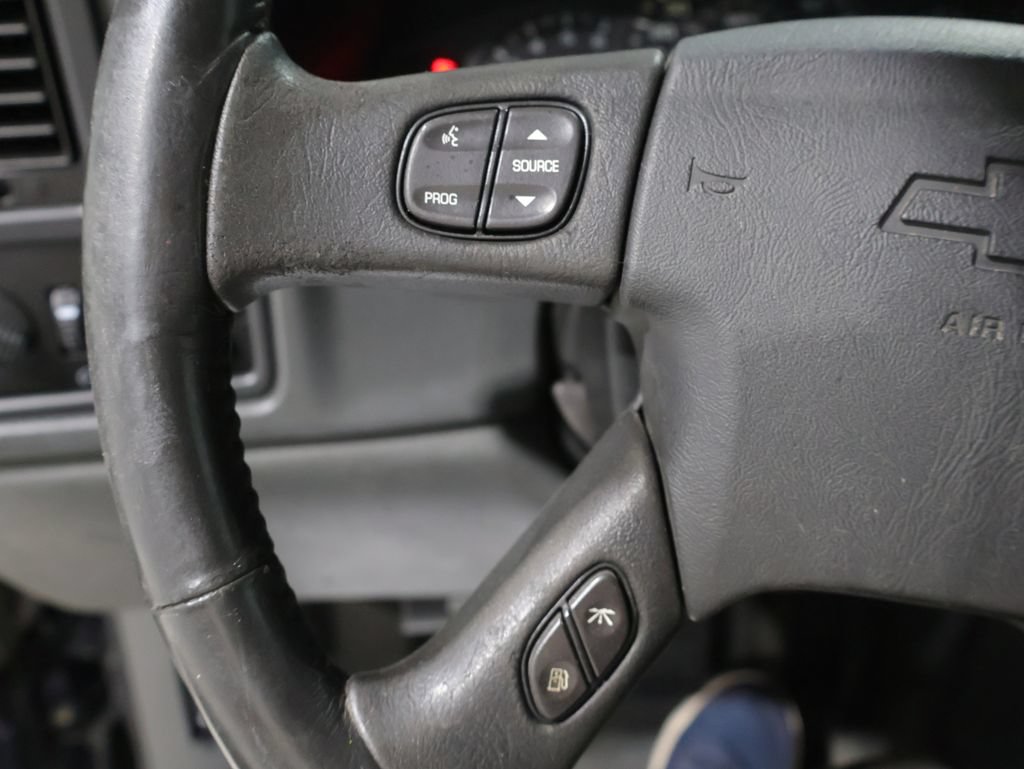 Used 2004 Chevrolet Avalanche 4x4 w/ Preferred Equipment Group image 30