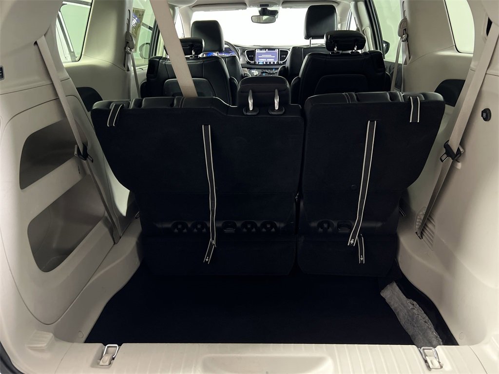 Used 2024 Chrysler Pacifica Touring-L image 19