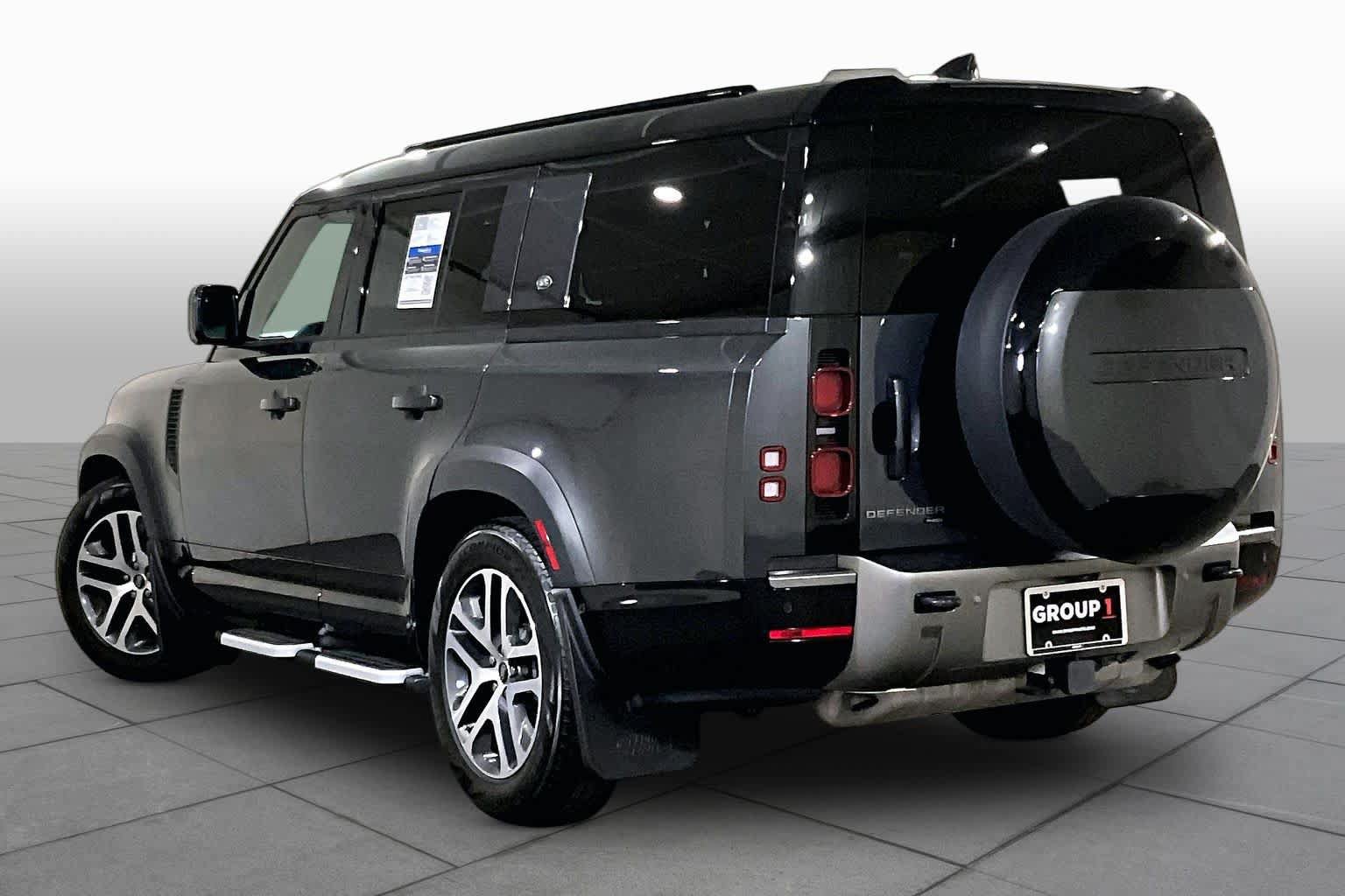 Used 2023 Land Rover Defender 130 X-Dynamic SE AWD/4WD image 11