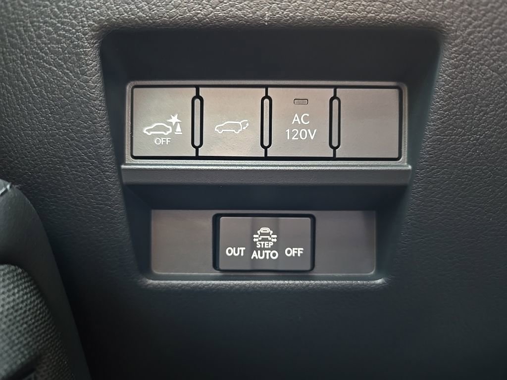 Used 2025 Lexus GX 550 w/ Accessory Package (2T) image 21