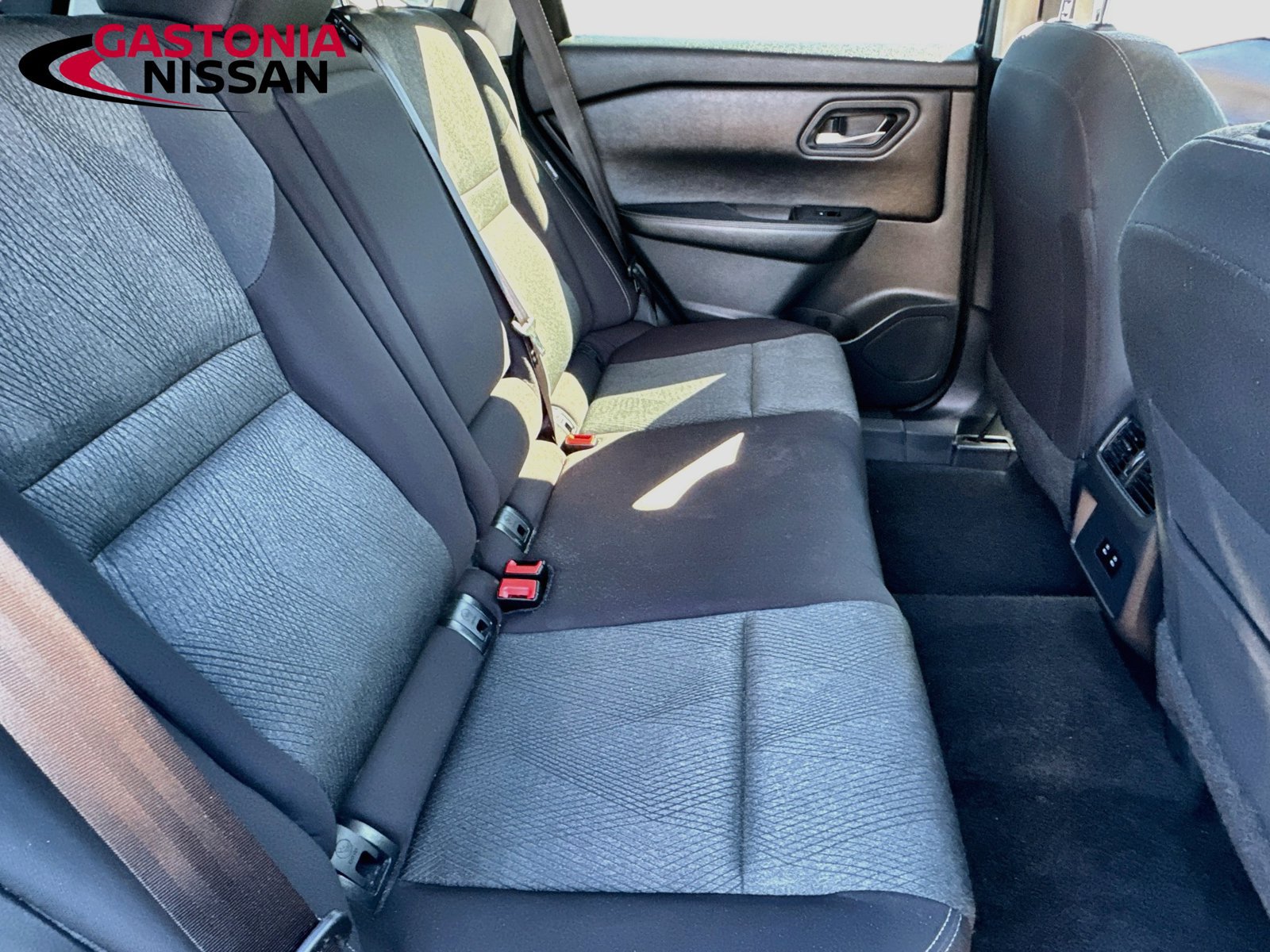 Used 2025 Nissan Rogue SV AWD/4WD image 35