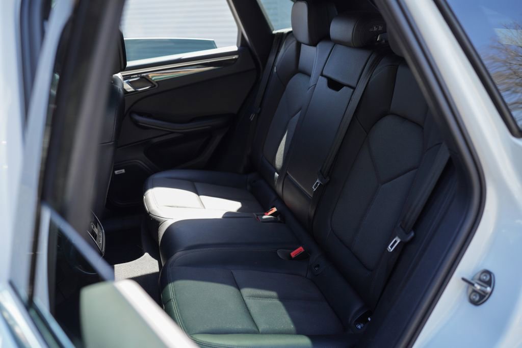 Used 2022 Porsche Macan AWD/4WD image 24