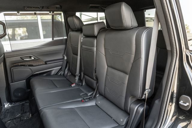 Used 2025 Lexus GX 550 w/ Accessory Package (2T) image 12