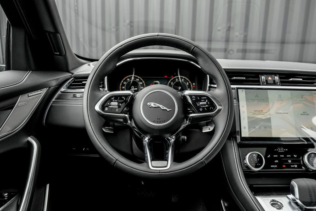 New 2026 Jaguar F-PACE R-Dynamic S image 18