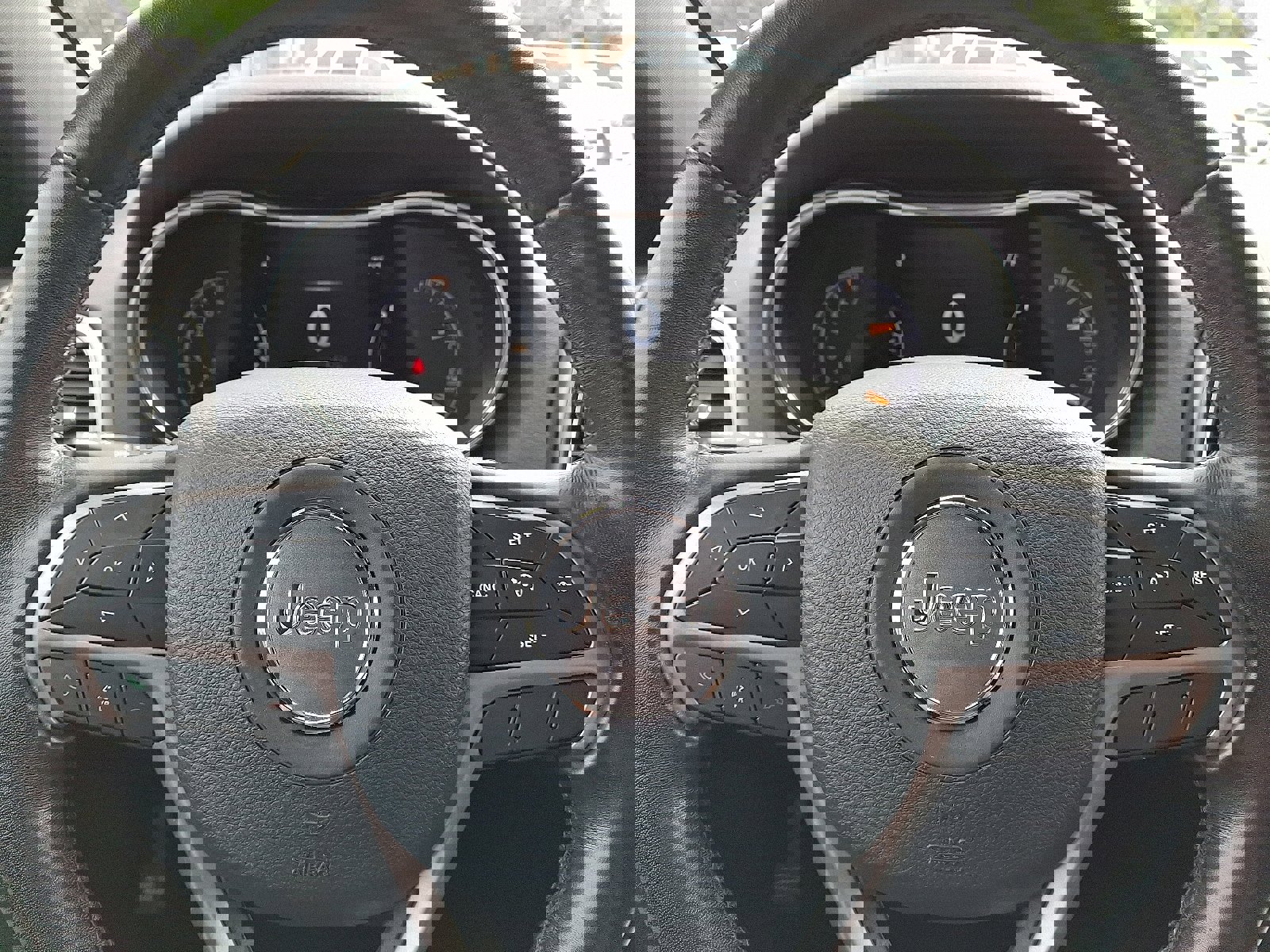 Used 2021 Jeep Grand Cherokee Laredo image 18