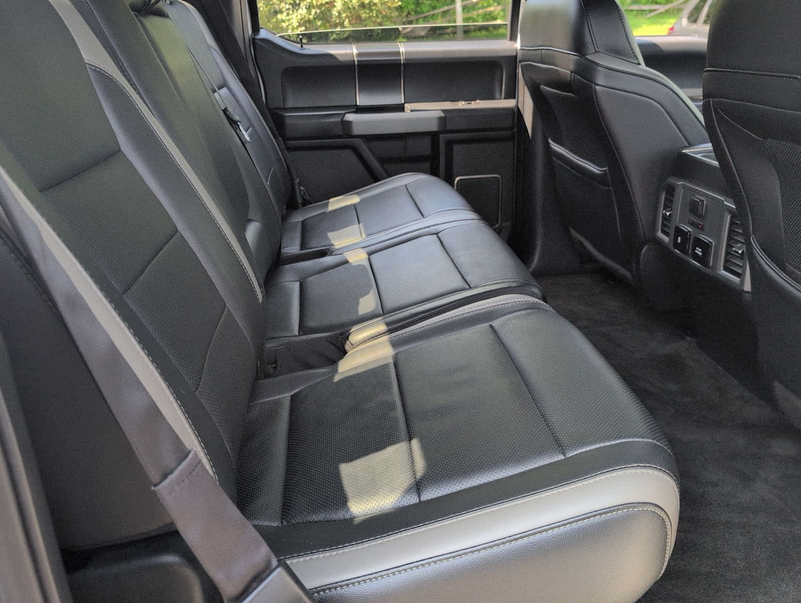 Used 2017 Ford F150 Raptor w/ Equipment Group 802A Luxury AWD/4WD image 20