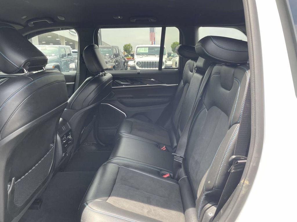Used 2023 Jeep Grand Cherokee Trailhawk w/ Advanced Protech Group II AWD/4WD image 21