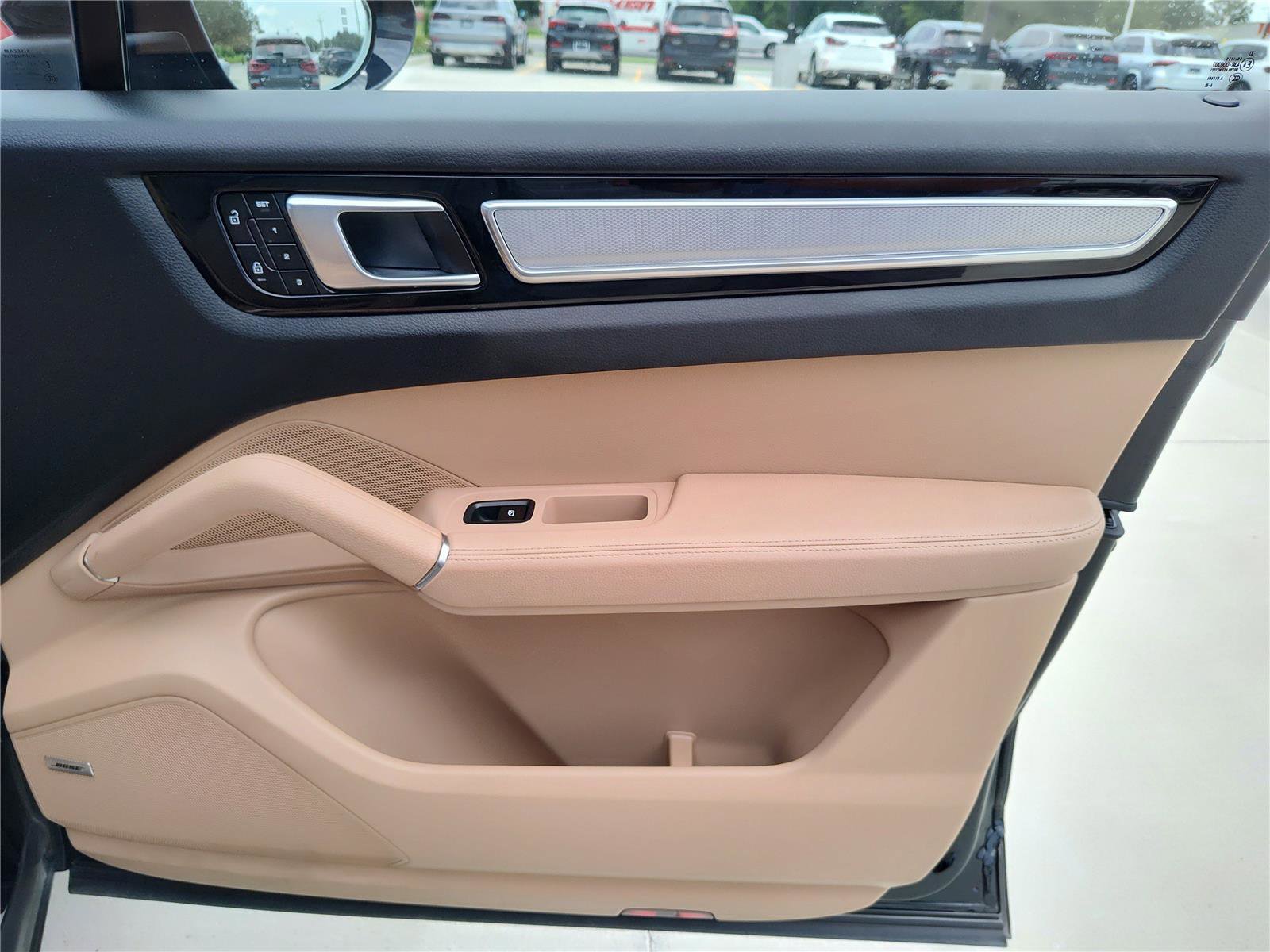 Used 2023 Porsche Cayenne Platinum Edition image 23