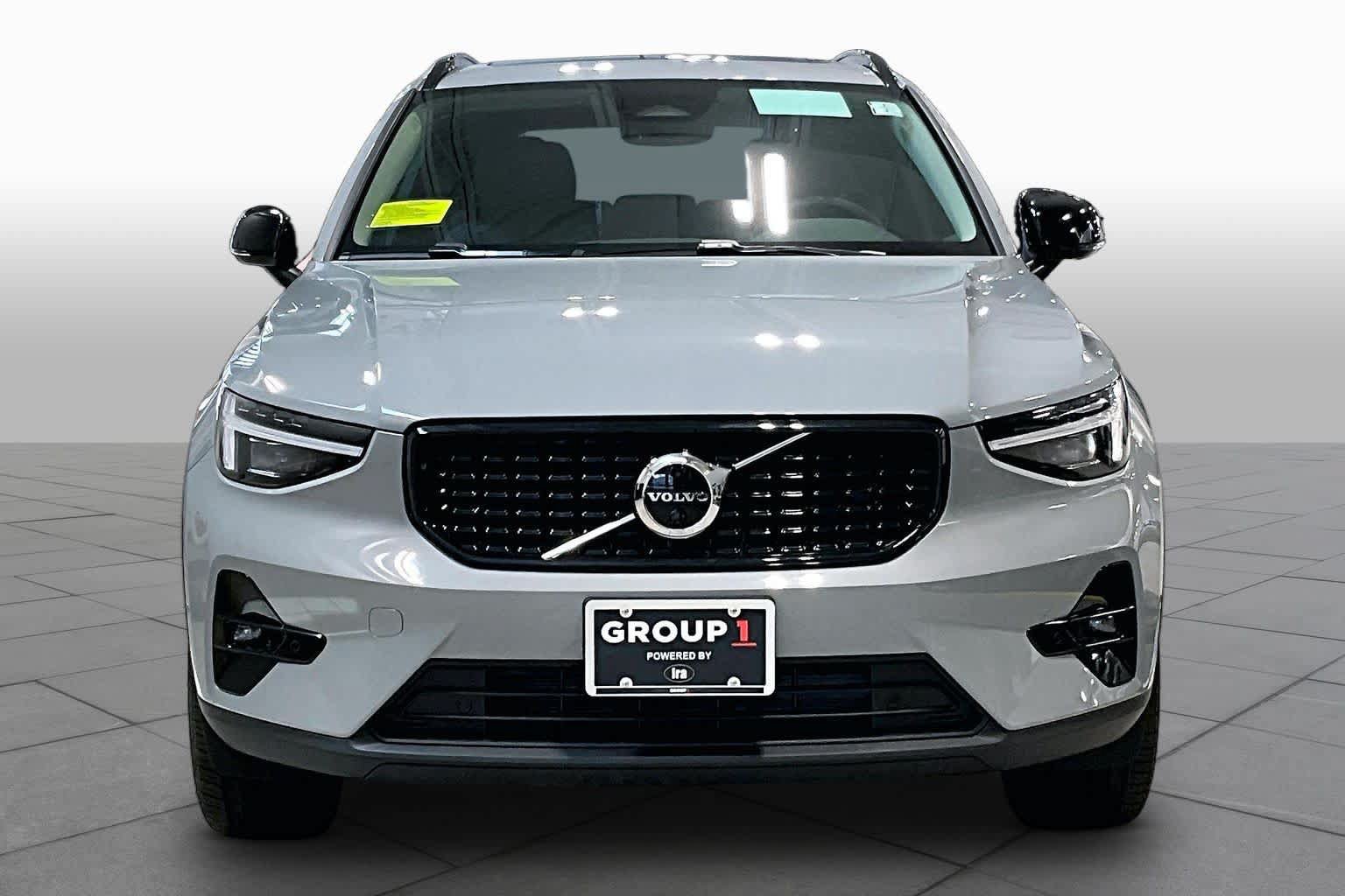 New 2026 Volvo XC40 B5 Plus w/ Protection Package Premier AWD/4WD video 2