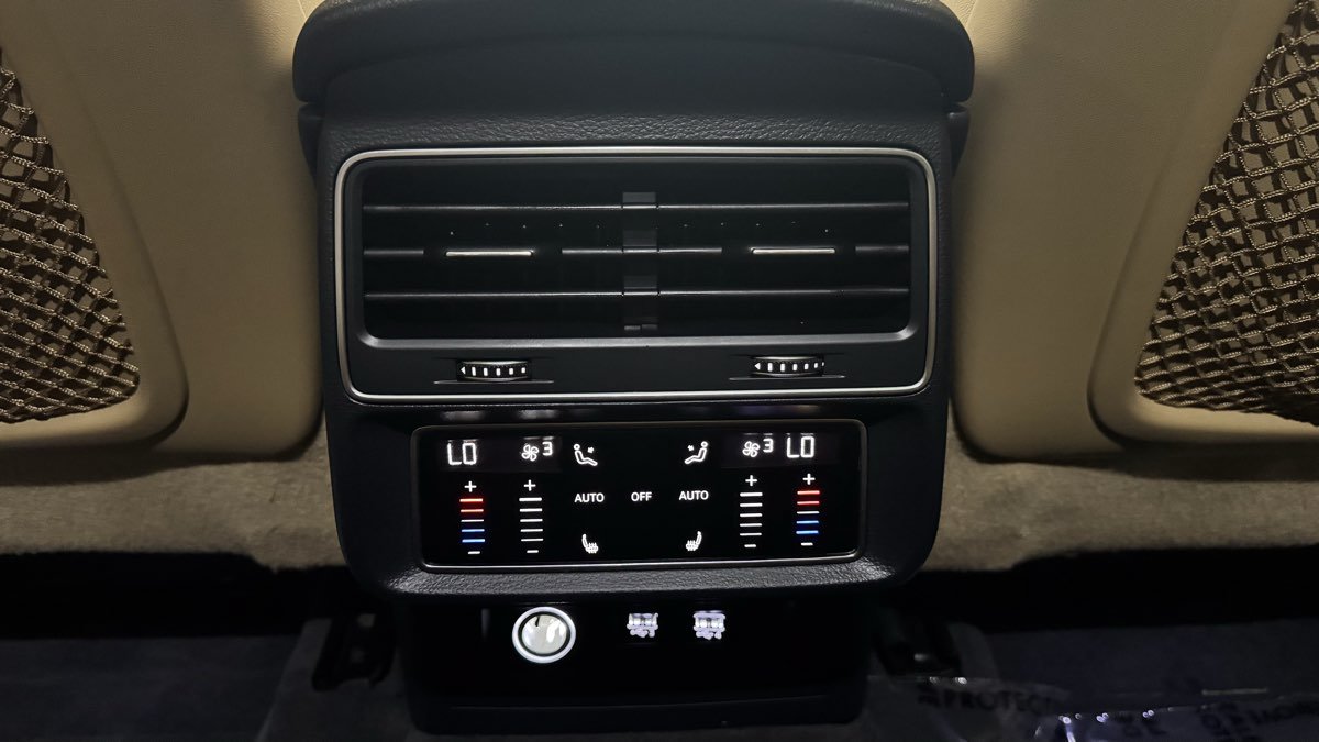 Used 2020 Audi Q8 Premium Plus w/ Premium Plus Package AWD/4WD image 32