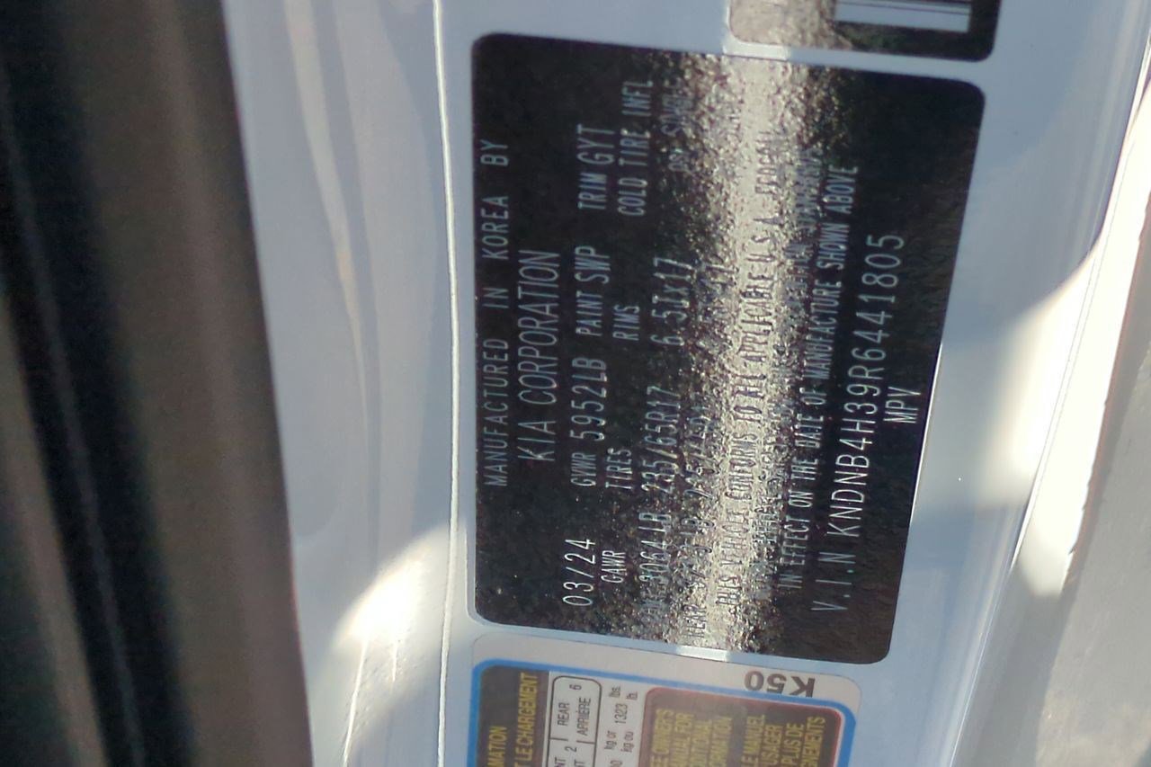 Certified 2024 Kia Carnival LX image 27