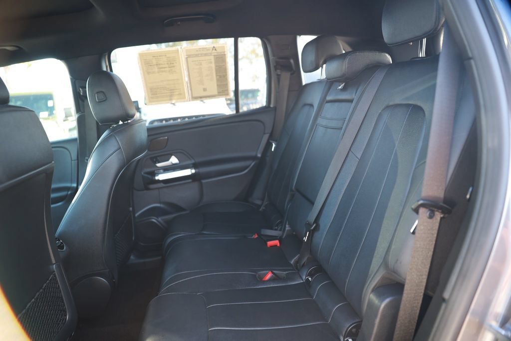 Used 2023 Mercedes-Benz EQB 300 4MATIC w/ Exclusive Package image 33