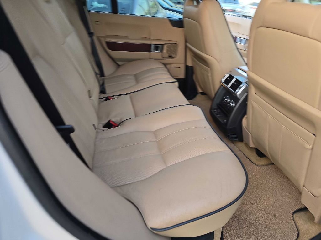 Used 2010 Land Rover Range Rover HSE LUX image 20