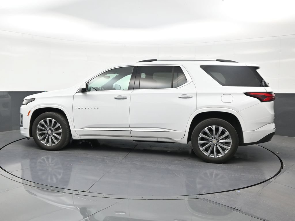 Used 2023 Chevrolet Traverse Premier FWD image 2