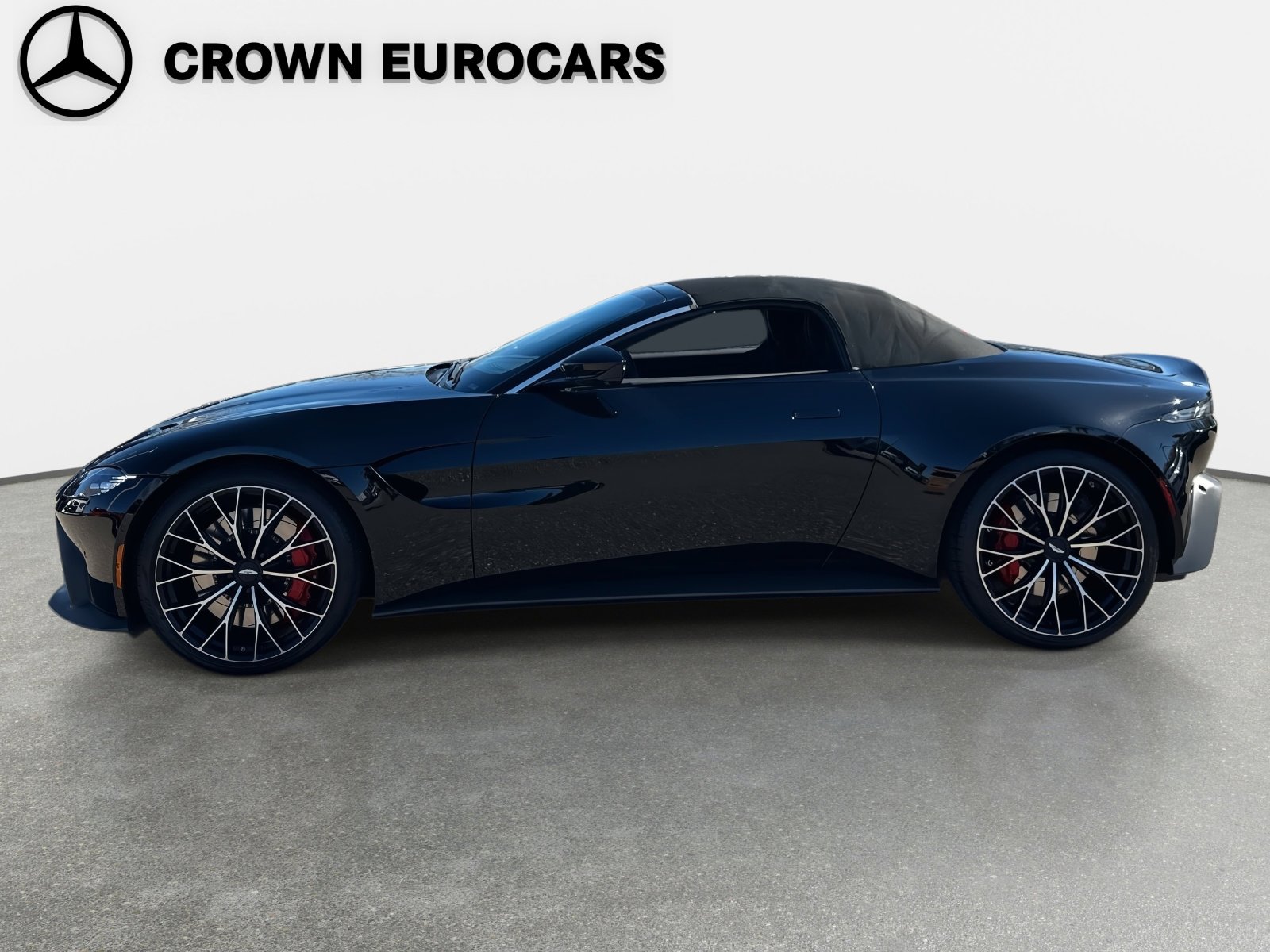 Used 2023 Aston Martin V8 Vantage Roadster image 27