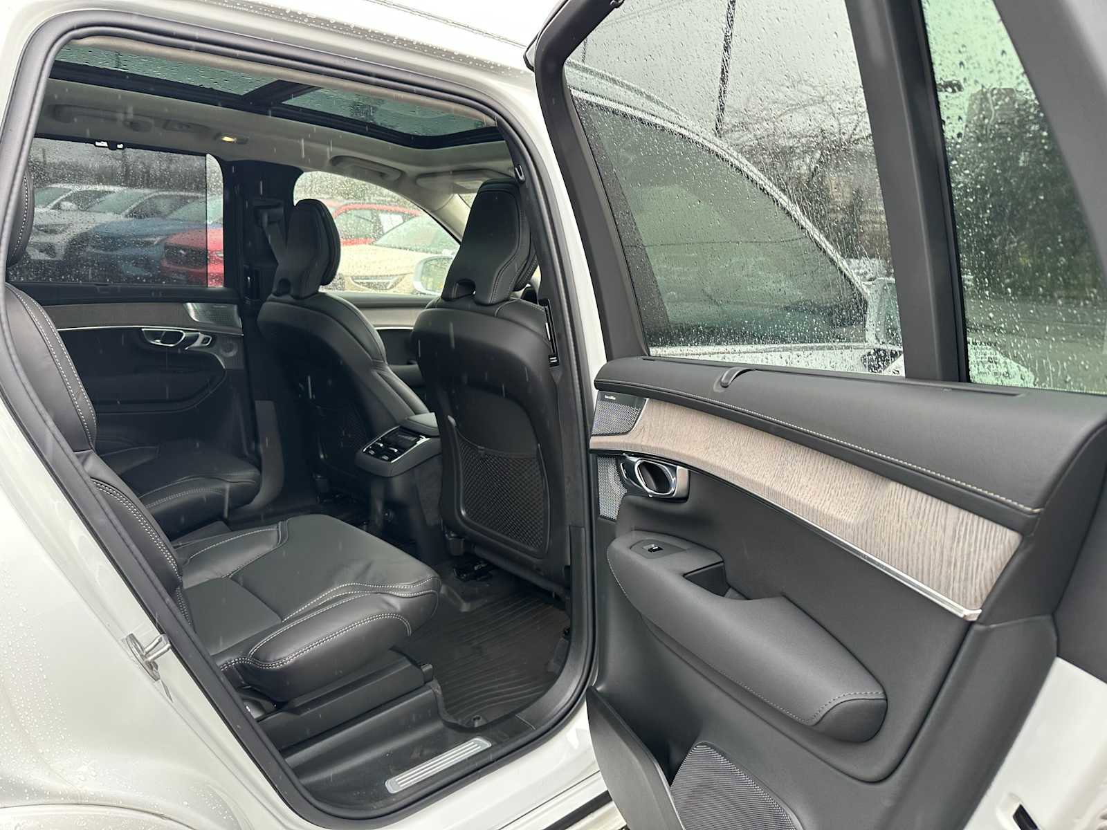 New 2026 Volvo XC90 B6 Ultra w/ Lounge Package image 13