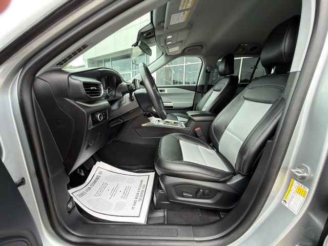 Used 2023 Ford Explorer XLT w/ Equipment Group 202A AWD/4WD image 22