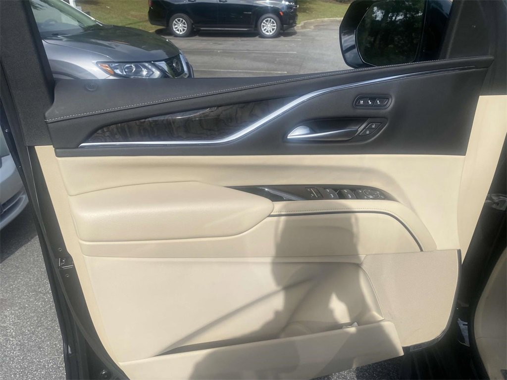 Used 2024 Cadillac Escalade Premium Luxury image 40