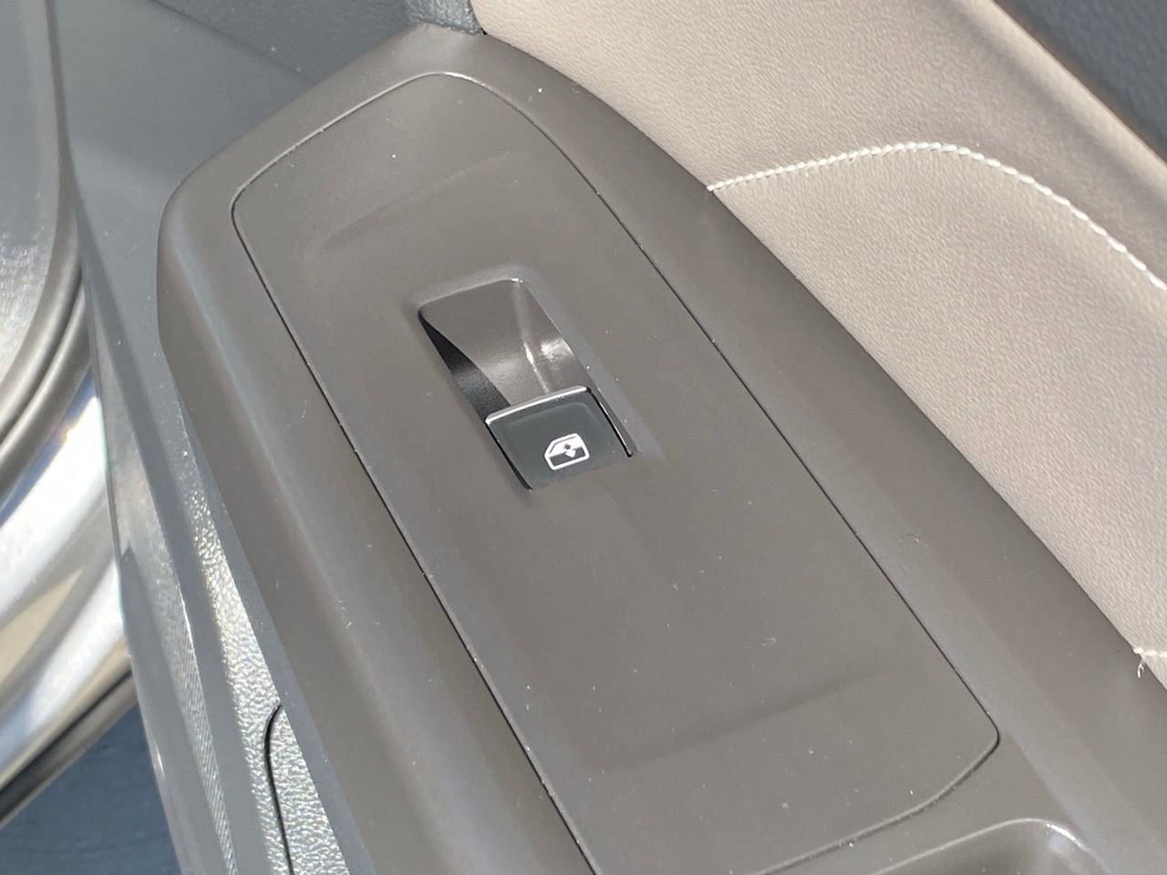 Used 2023 Volkswagen Atlas Cross Sport SEL Premium R-Line image 25