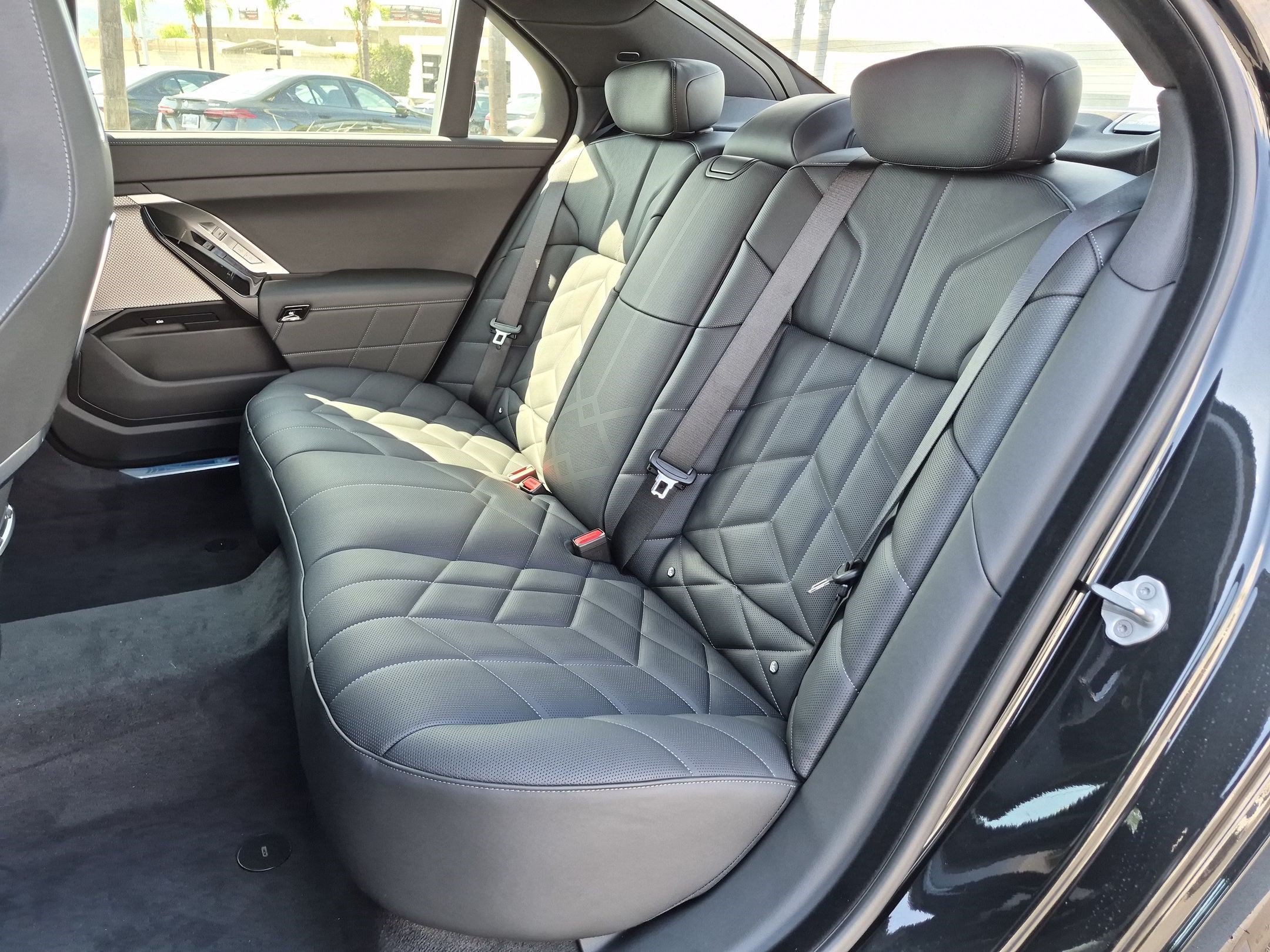 New 2026 BMW 750e xDrive w/ Premium Package AWD/4WD image 31