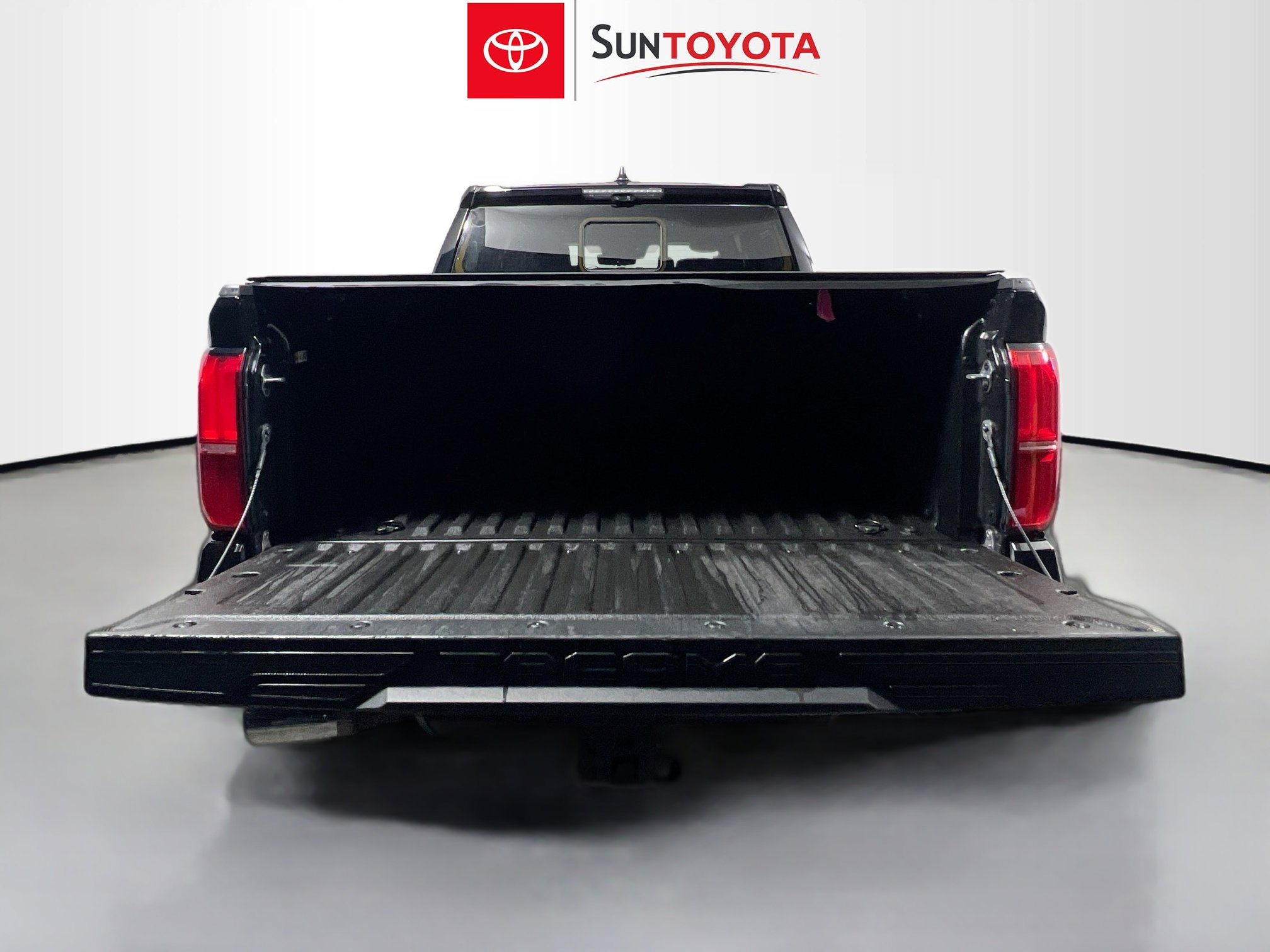 Used 2024 Toyota Tacoma Limited w/ Limited Package (LT) image 34