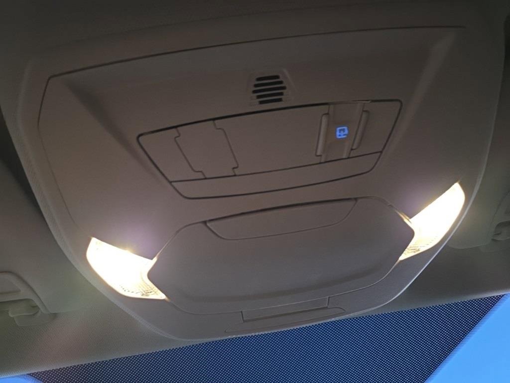 Used 2016 Ford Focus SE w/ Reverse Sensing Package image 16