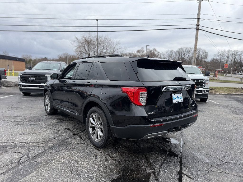 Used 2022 Ford Explorer XLT w/ Equipment Group 202A image 4
