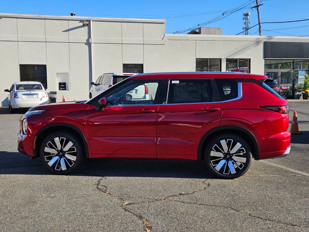 New 2025 Mitsubishi Outlander SEL image 2
