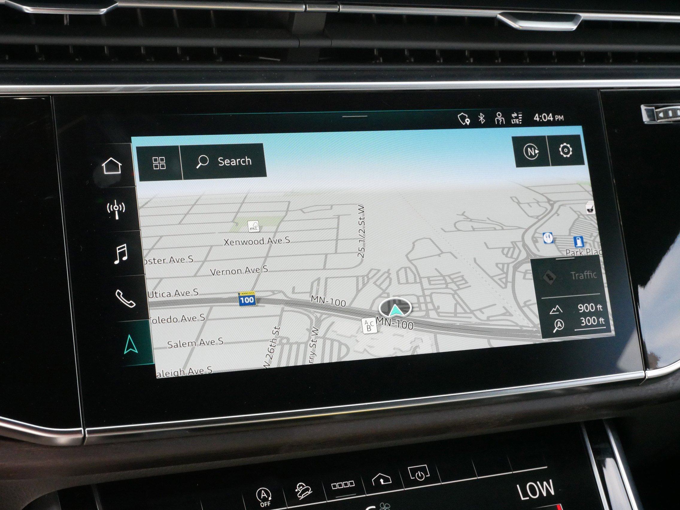 Used 2023 Audi Q8 Premium image 22