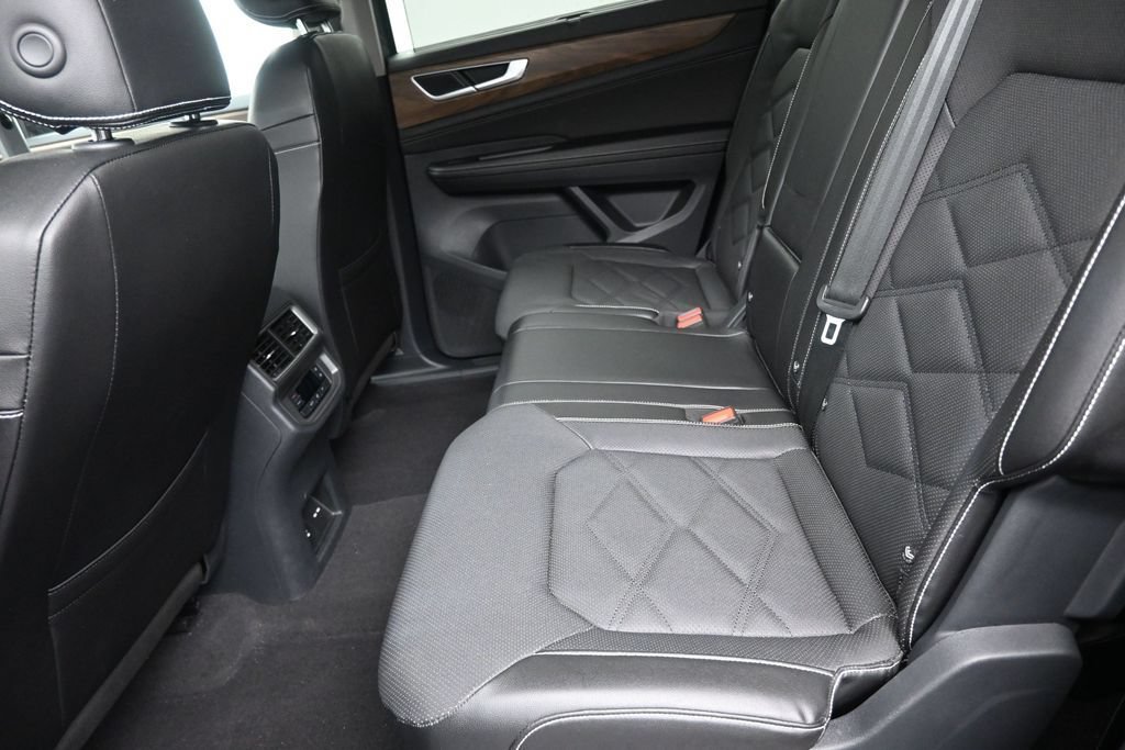 Used 2024 Volkswagen Atlas SE FWD image 13
