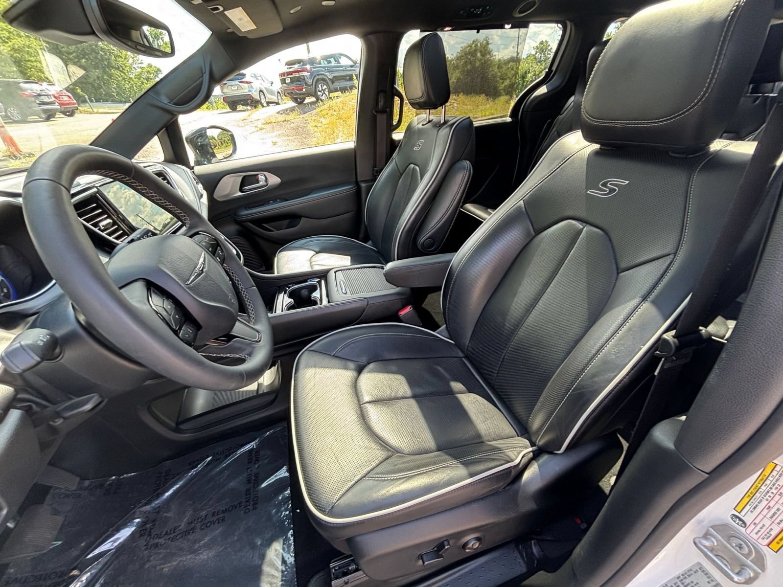 Used 2025 Chrysler Pacifica Limited FWD image 40