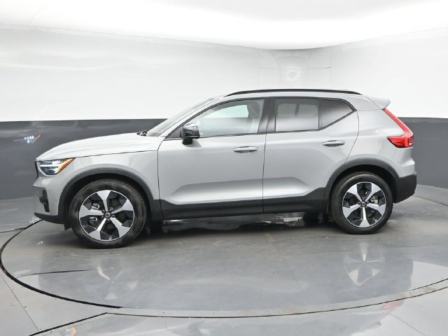 Used 2026 Volvo XC40 B5 Plus AWD/4WD image 4