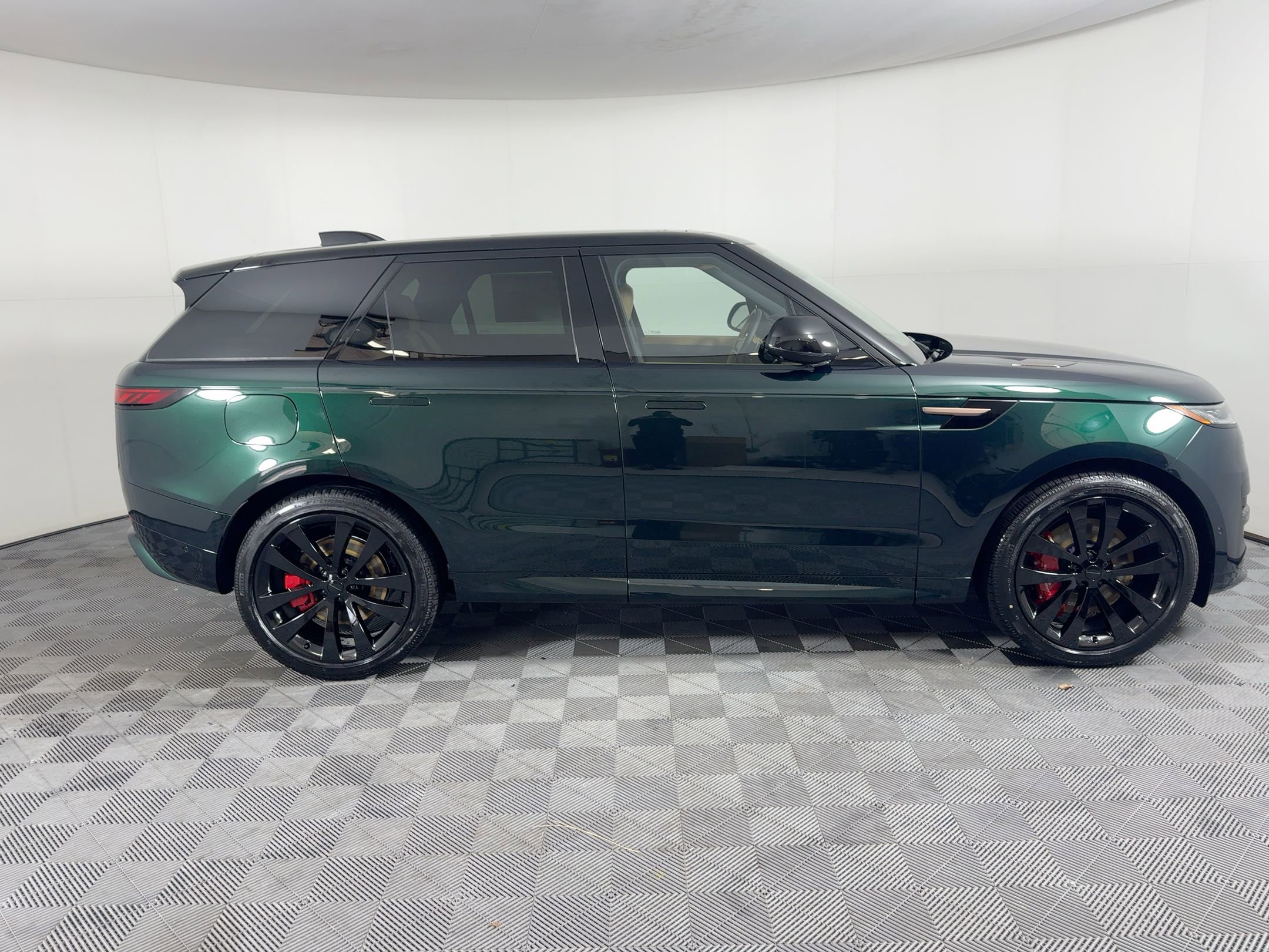 New 2026 Land Rover Range Rover Sport Dynamic SE image 9