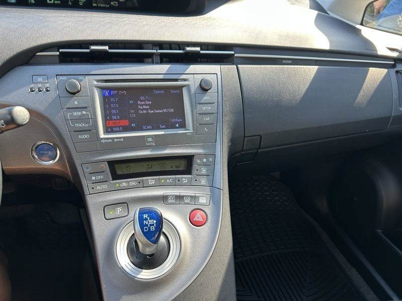 Used 2015 Toyota Prius Five FWD image 18