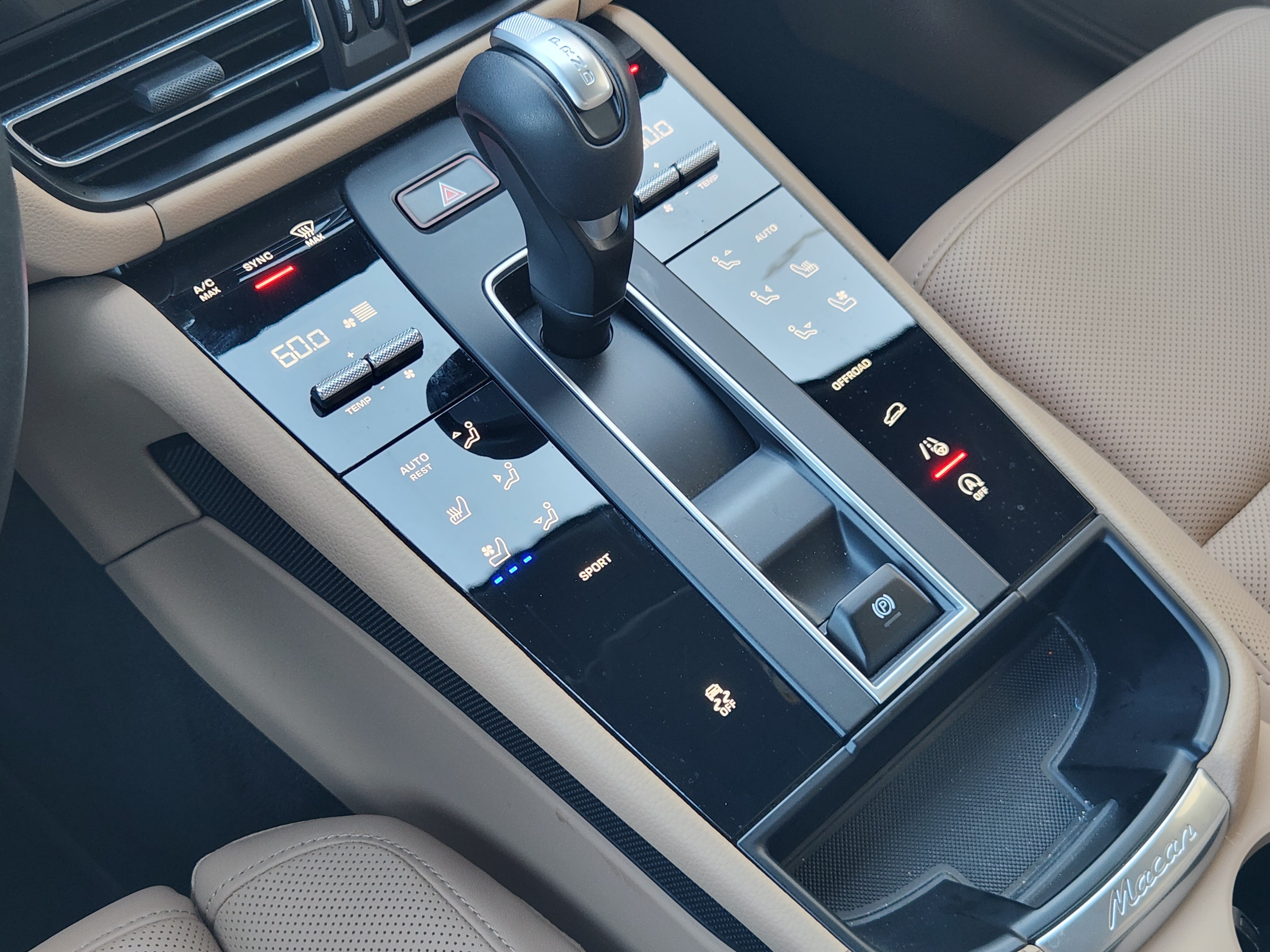 Certified 2026 Porsche Macan AWD/4WD image 18