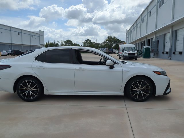 Certified 2021 Toyota Camry SE FWD image 4