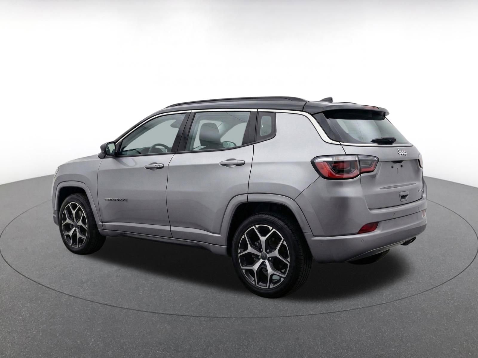 Used 2025 Jeep Compass Limited AWD/4WD image 7