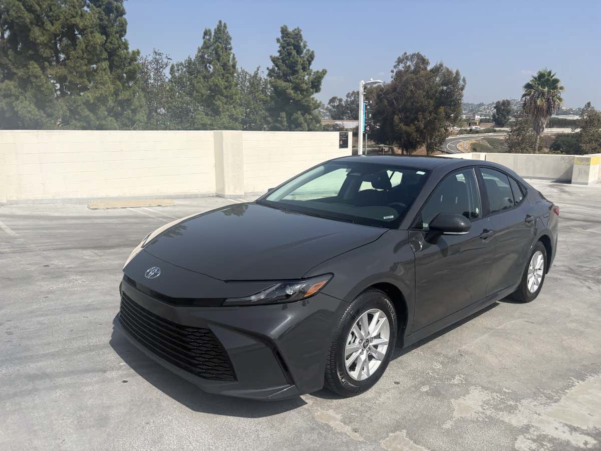 Used 2026 Toyota Camry LE FWD image 4