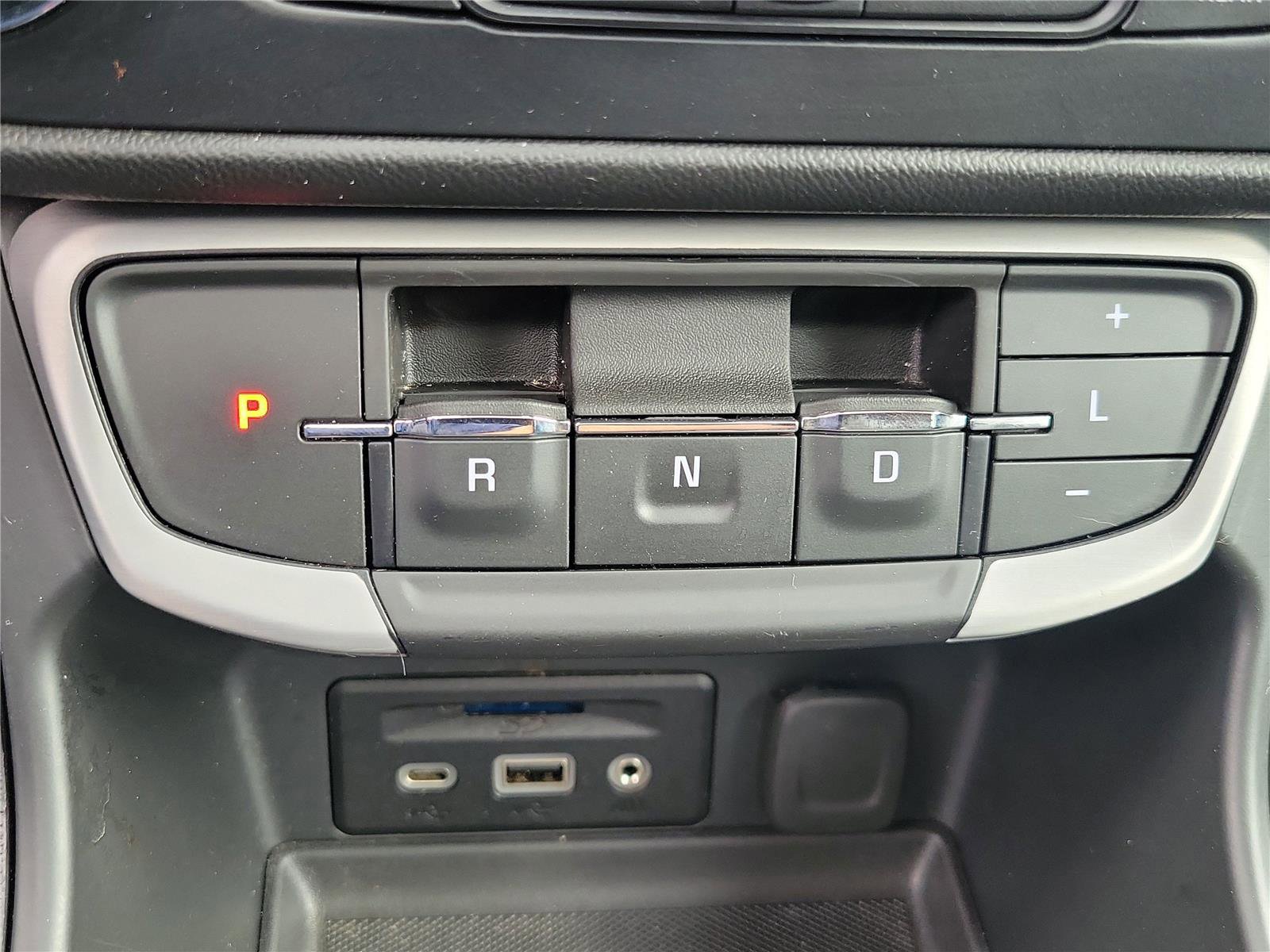 Used 2022 GMC Terrain SLT image 31