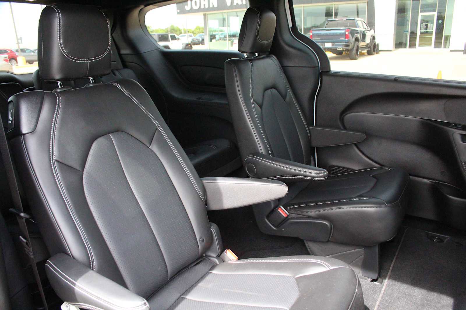 New 2025 Chrysler Pacifica Select AWD/4WD image 20