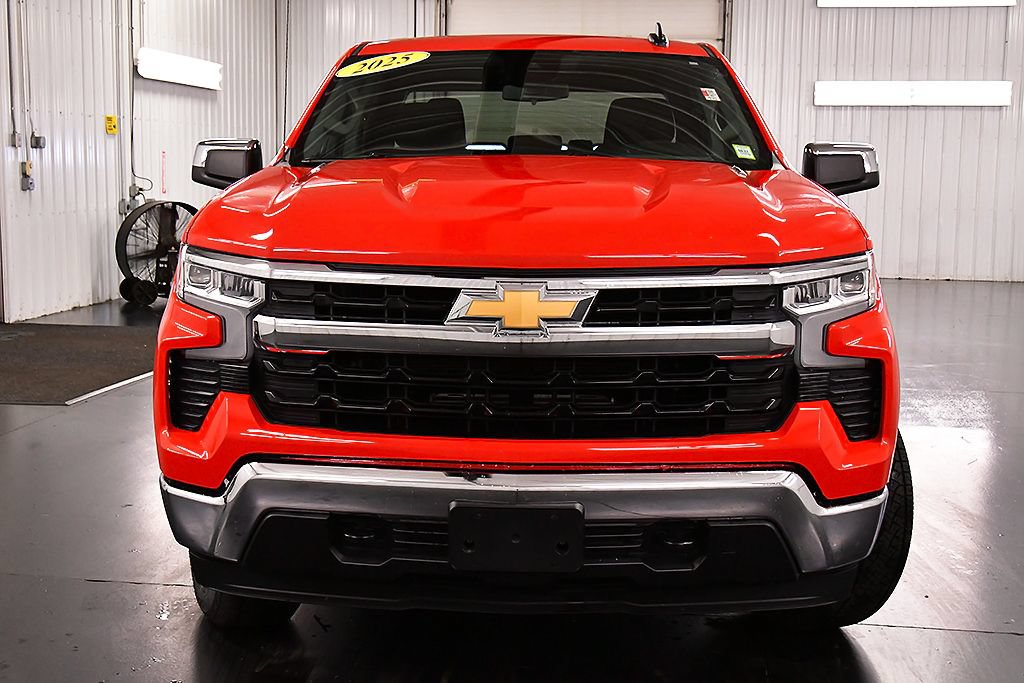 Used 2025 Chevrolet Silverado 1500 LT AWD/4WD image 2