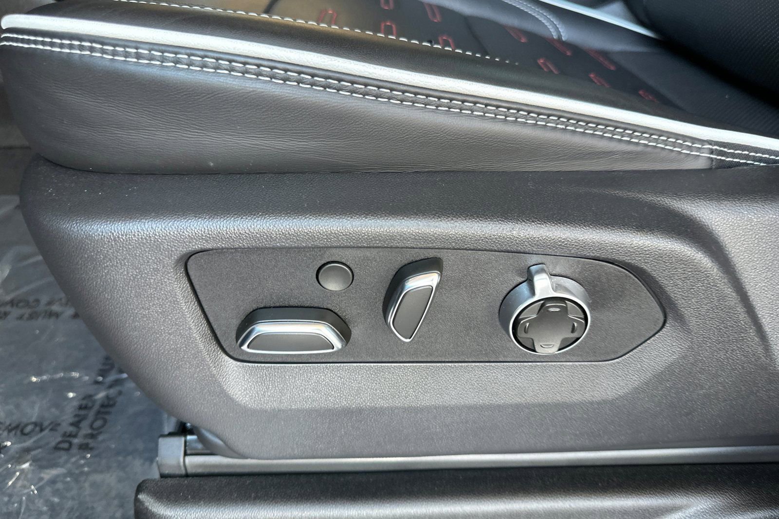 Certified 2025 GMC Yukon XL AT4 Ultimate AWD/4WD image 12