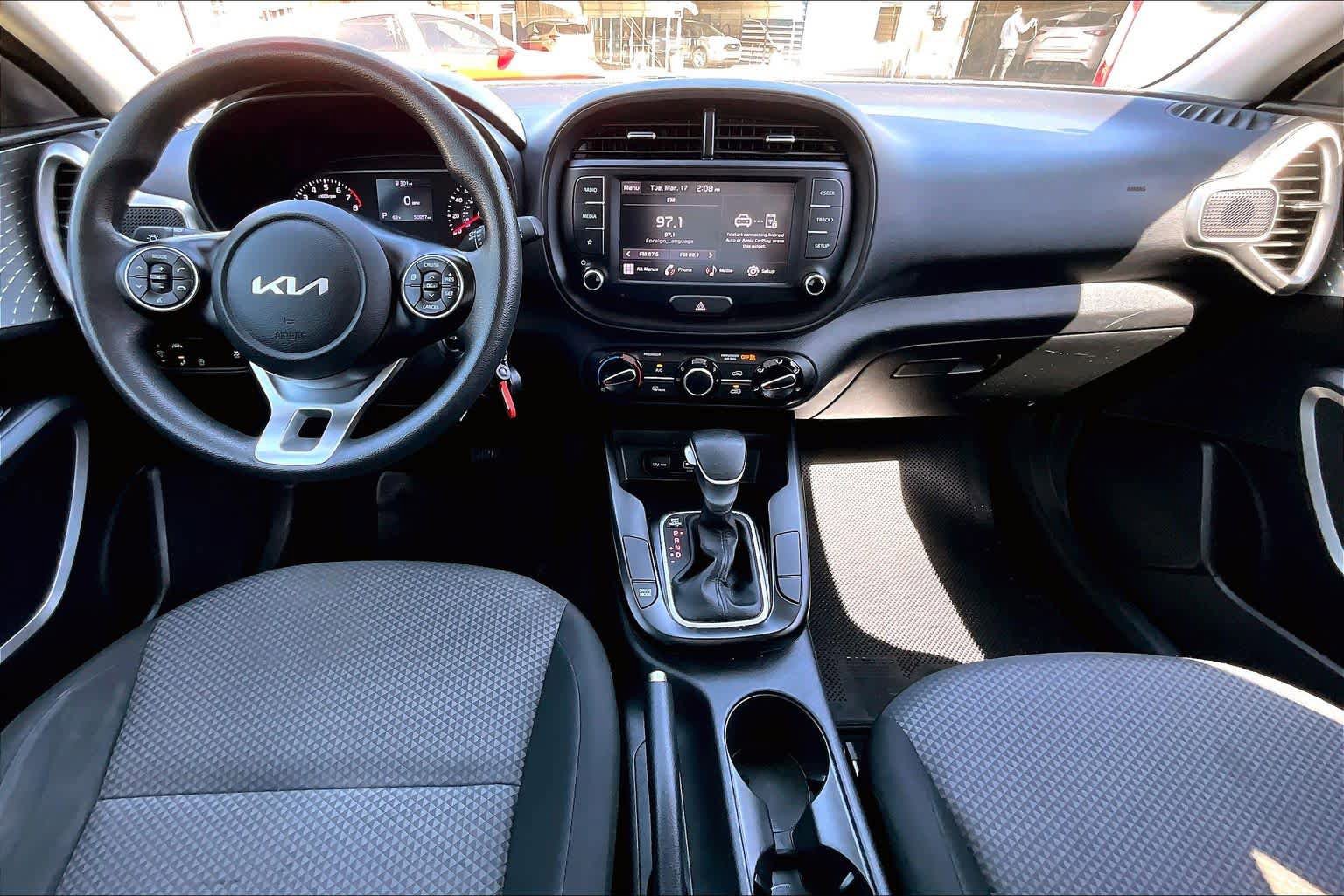 Used 2022 Kia Soul LX w/ Technology Package FWD image 16