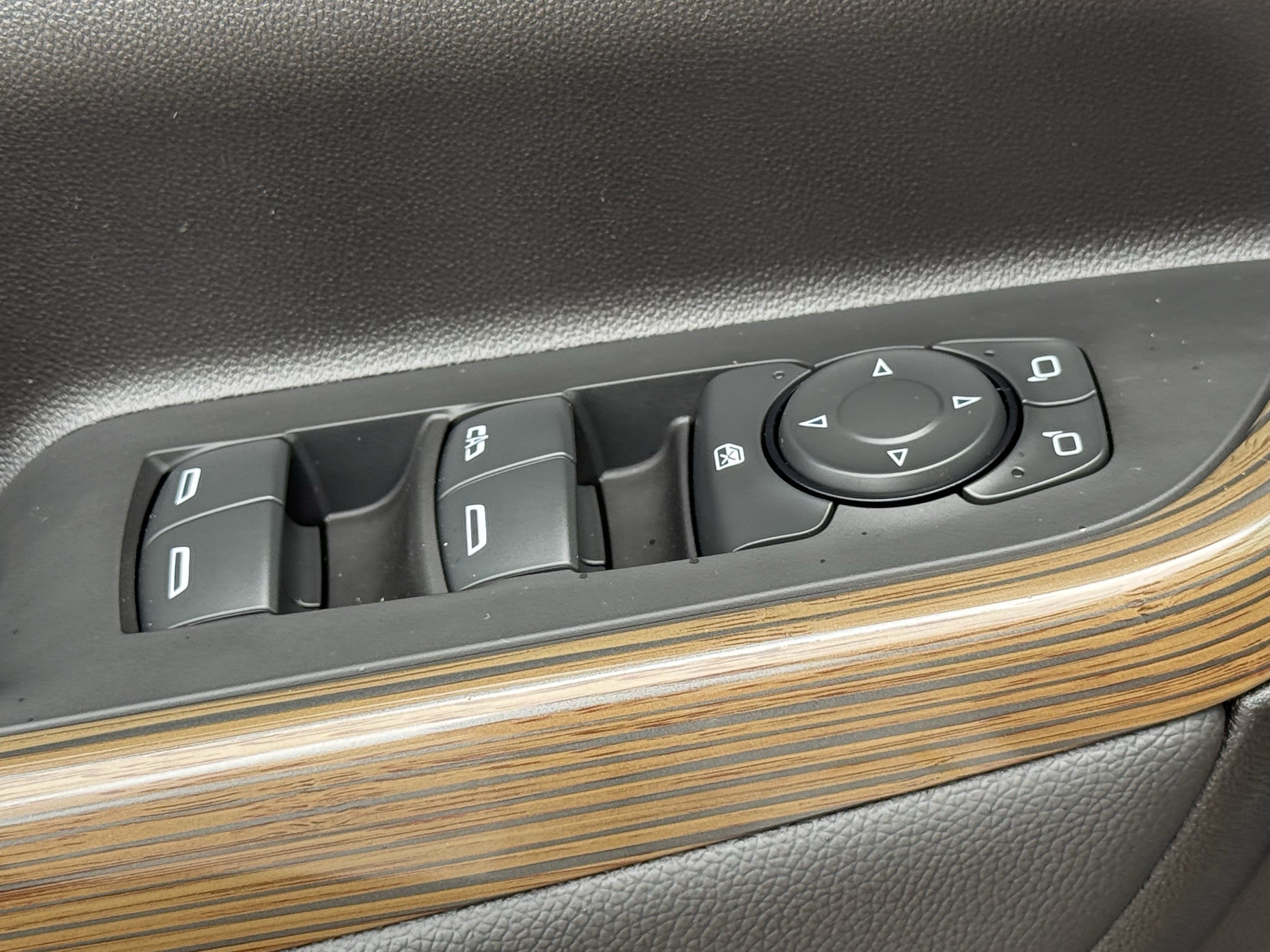 Used 2023 GMC Acadia SLE w/ Elevation Edition FWD image 26