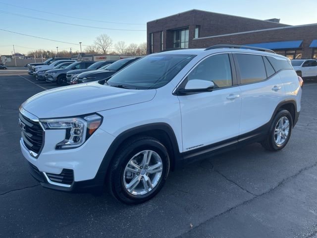 Certified 2023 GMC Terrain SLE w/ Driver Convenience Package image 3