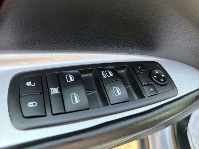 Used 2018 Dodge Journey SE FWD image 12